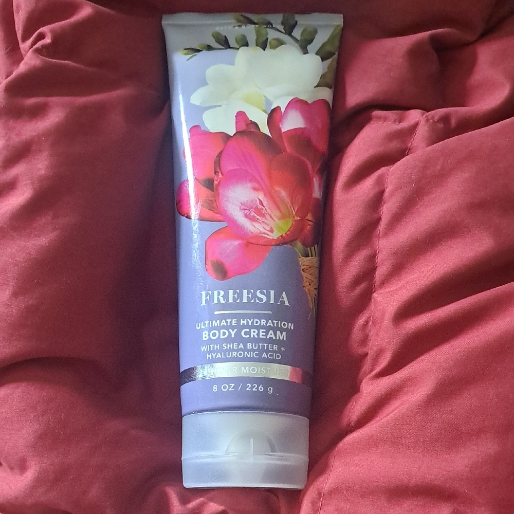 Bath & Body Works Freesia Body Cream - Pink and White